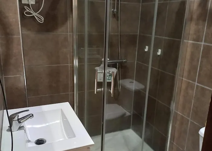 Poolview Ground Floor 아파트 아로나